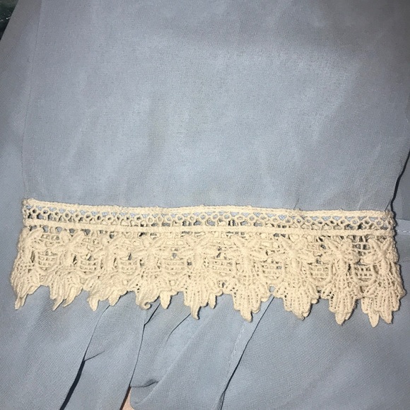 BEAUTIFUL BOUTIQUE LACE KIMONO - Picture 3 of 3